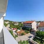 Ante Apartment *