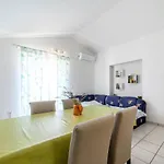 Ante Apartment *