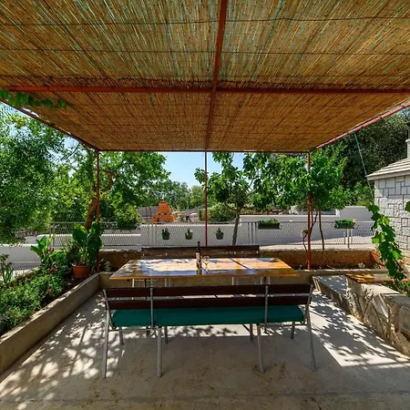 Ante *